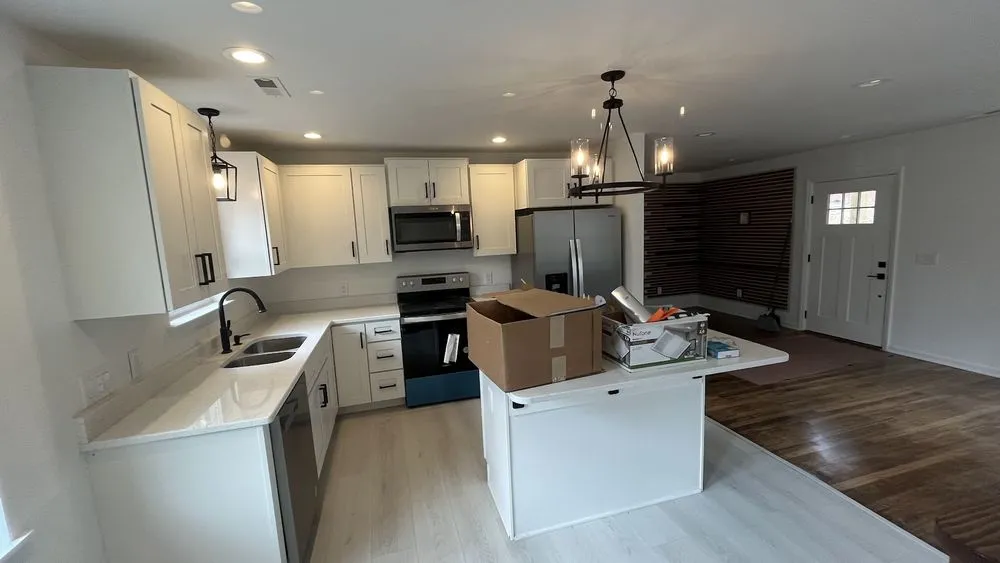 Slide of Obsidian Electric