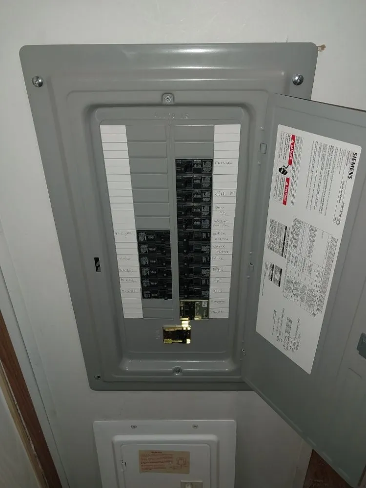 Professional electrician providing circuit breaker repair in Spavinaw, OK - Ollie's Electric