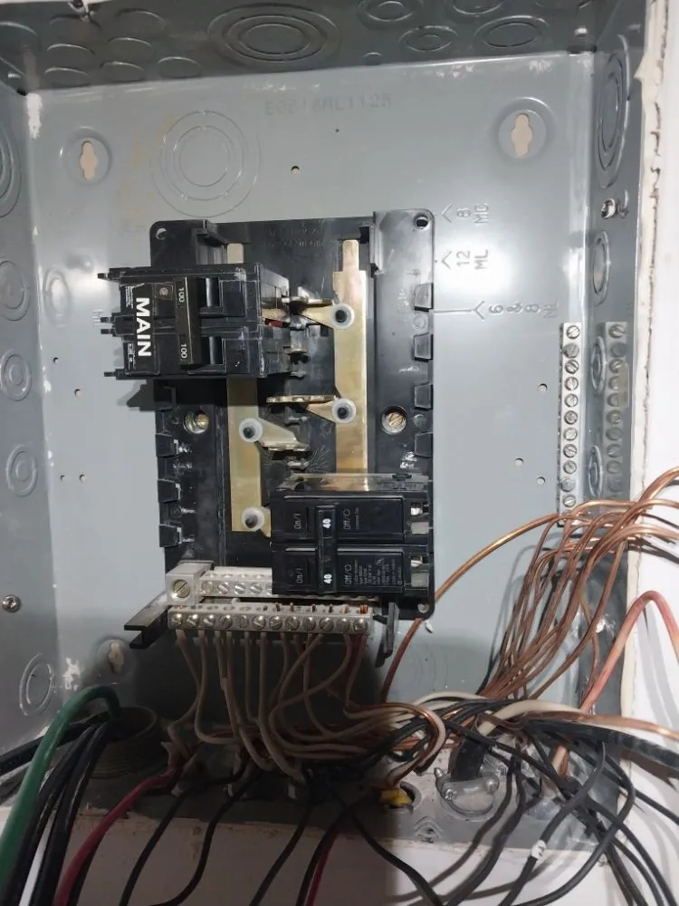 Certified electrician providing electrical repair in Spavinaw, OK - Ollie's Electric