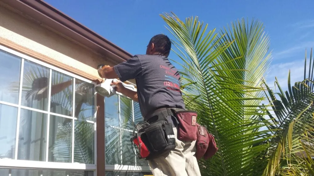 Certified circuit breaker repair in , by Omar Santiago Electric Company