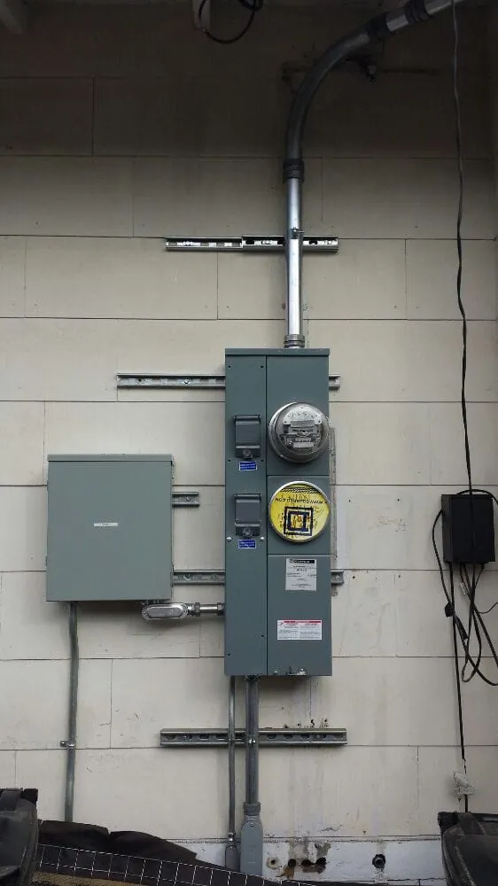 Slide of Omar Santiago Electric Company