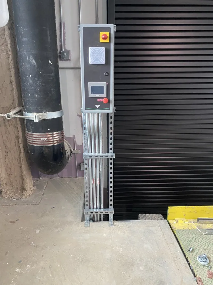 Slide of Ombligon Contractors