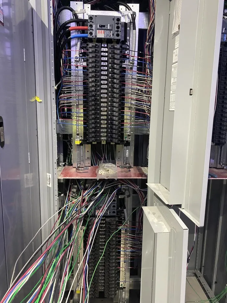 Licensed emergency electrical service service in ,  - Ombligon Contractors