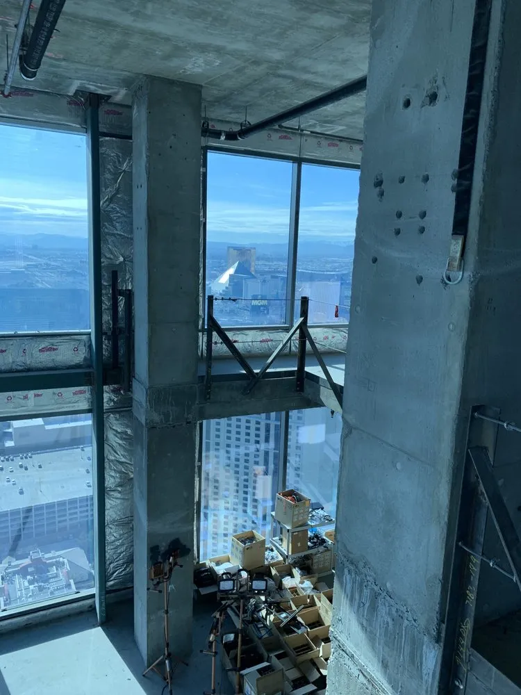 Emergency electrician providing emergency electrical service in , 