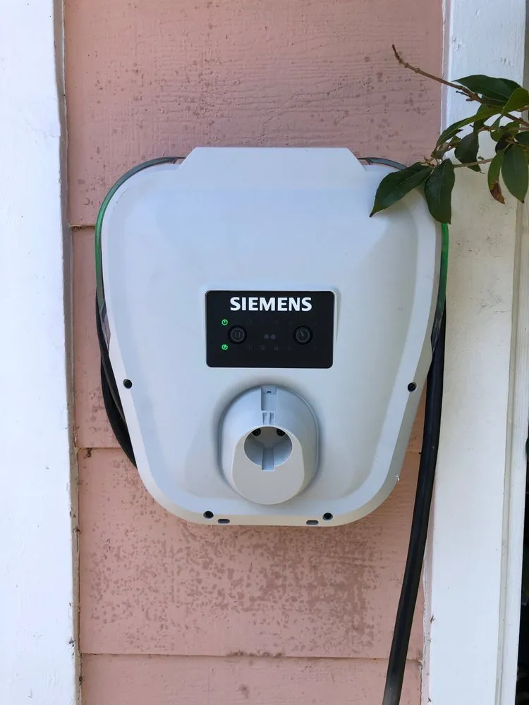 Reliable electrician providing lighting installation in , 