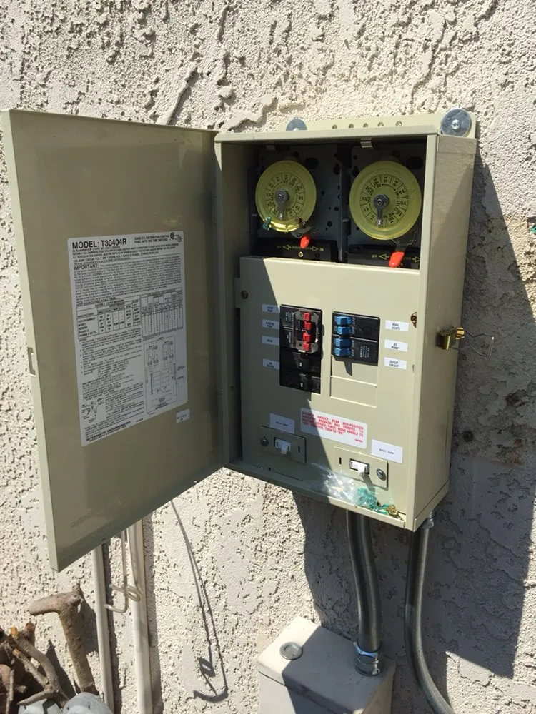 Affordable electrician providing circuit breaker repair in , 