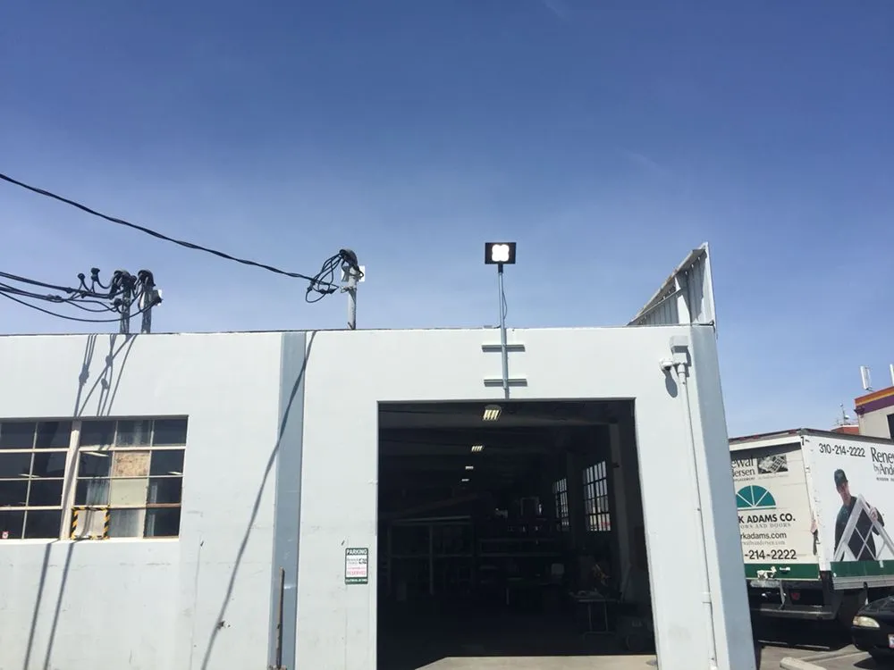 Professional circuit breaker repair in ,  by OMZ Electric