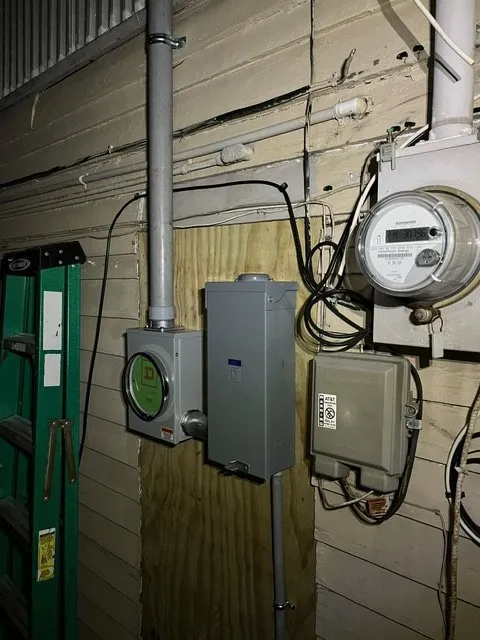 Certified electrical service for homes in lighting installation,  by 