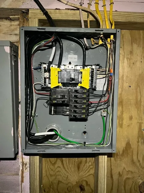 Trusted electrician providing circuit breaker repair in , 