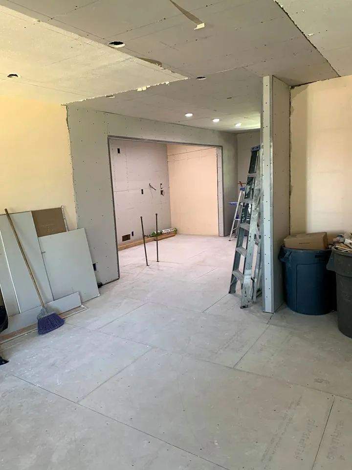 Emergency electrician providing lighting installation in ,