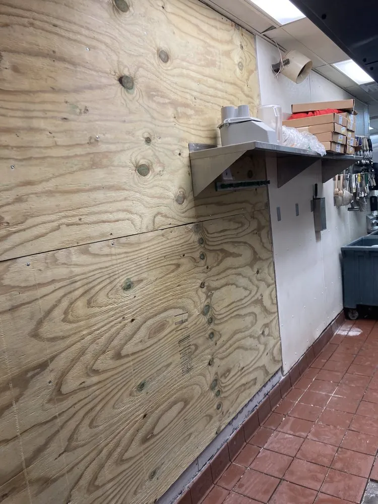 Emergency electrician providing circuit breaker repair in ,