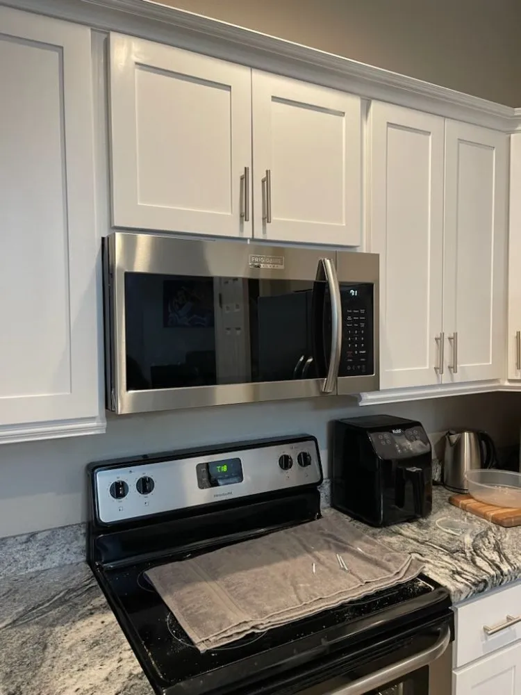 Expert electrician providing circuit breaker repair in , 