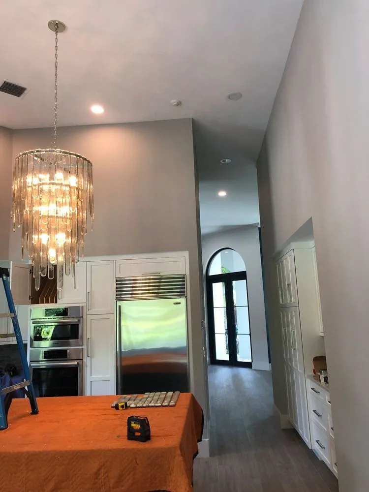 Reliable electrician providing emergency electrical service in , 