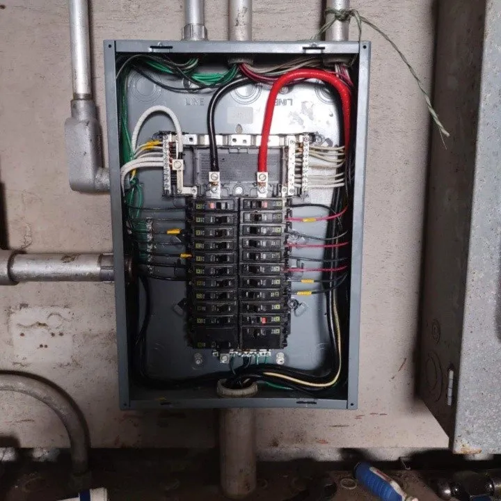 Emergency electrical service for homes in circuit breaker repair, by