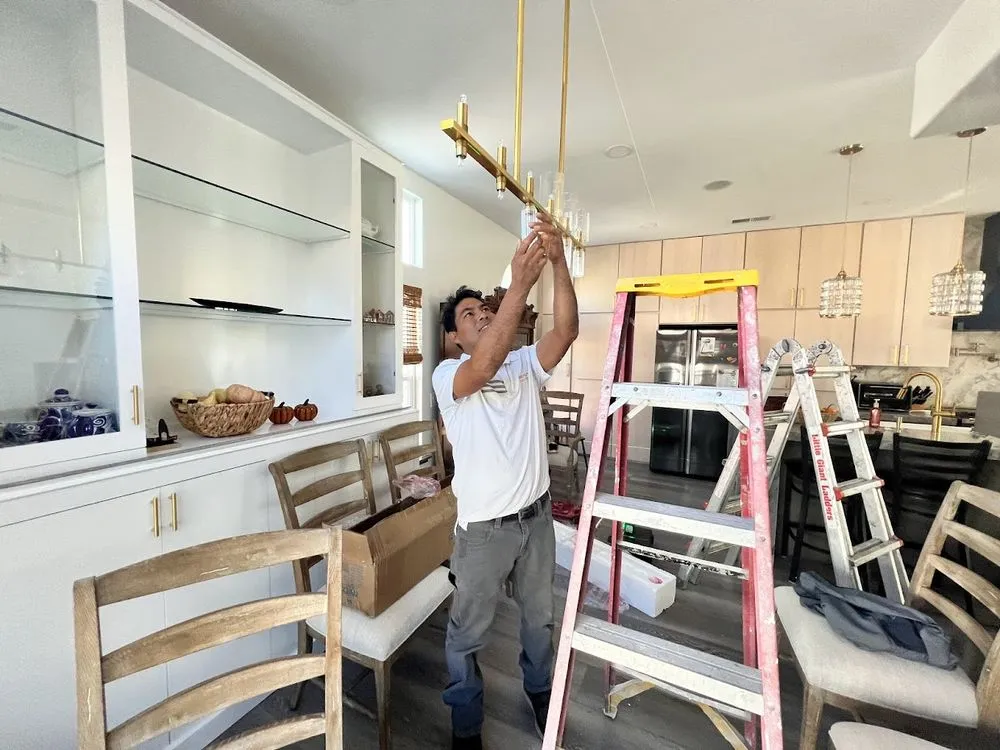 Licensed electrical service for homes in lighting installation,  by 