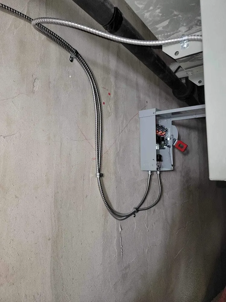 Expert electrician providing electrical repair in , 