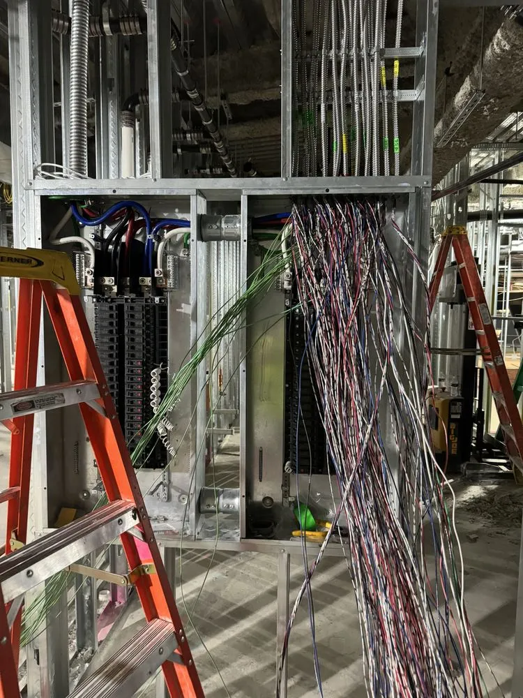 Expert electrician providing electrical repair in , 