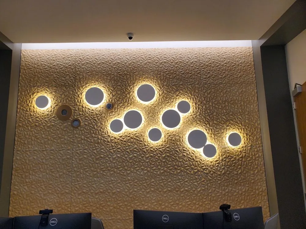 Trusted electrician providing emergency electrical service in , 