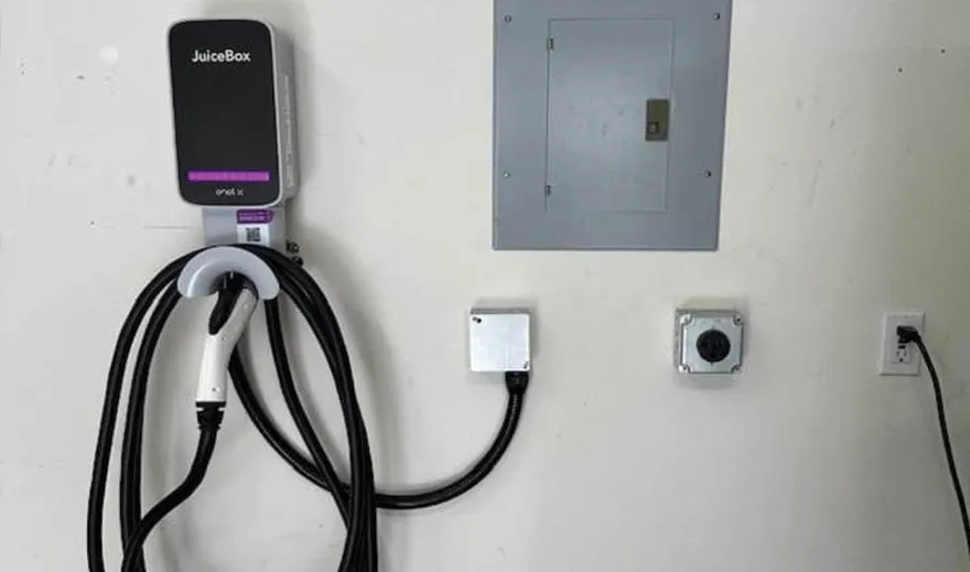 Licensed electrician providing electrical repair in ,