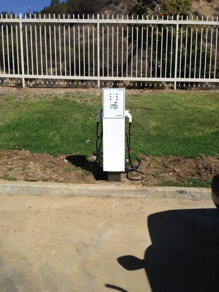 Trusted outlet and switch repair in Encino, CA by Oran's Electric