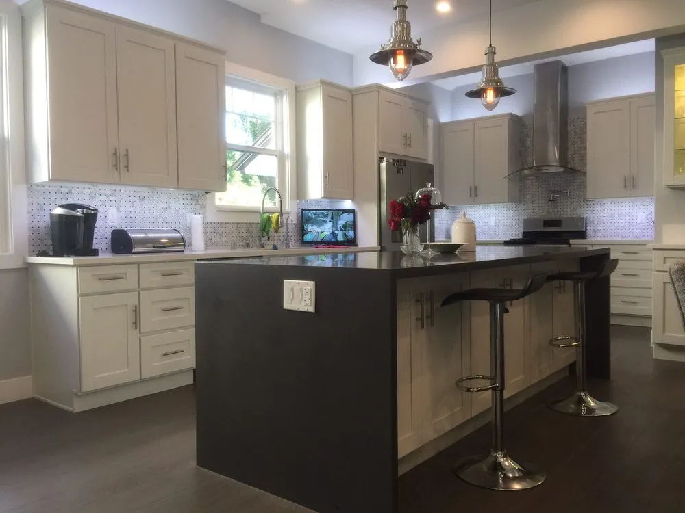 Expert electrician providing electrical repair in Encino, CA - Oran's Electric