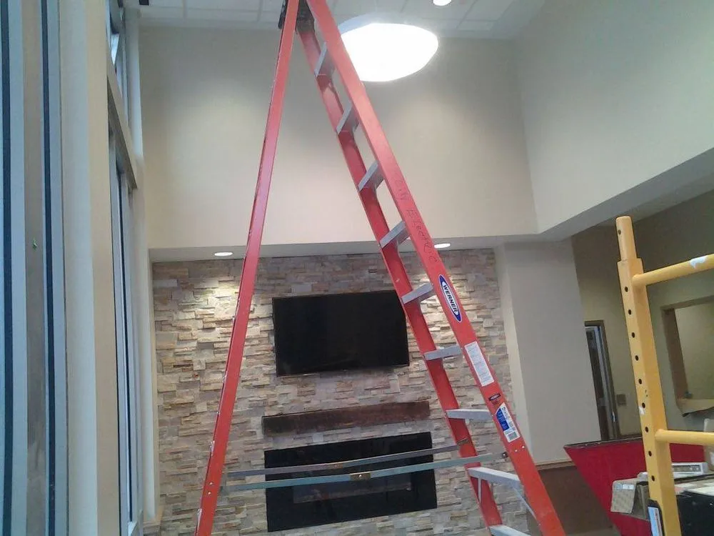 Licensed electrical service for homes in lighting installation, by