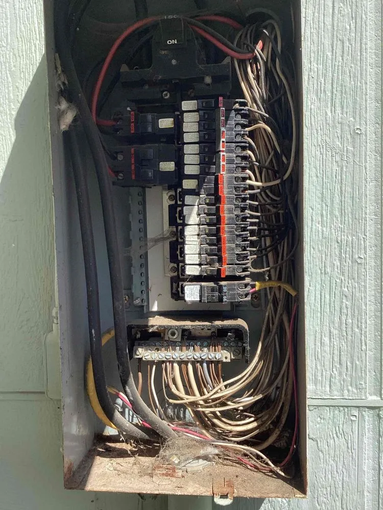 Emergency electrician providing wiring installation in , 