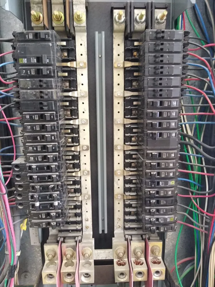 Slide of Oscar Mendoza Electrician