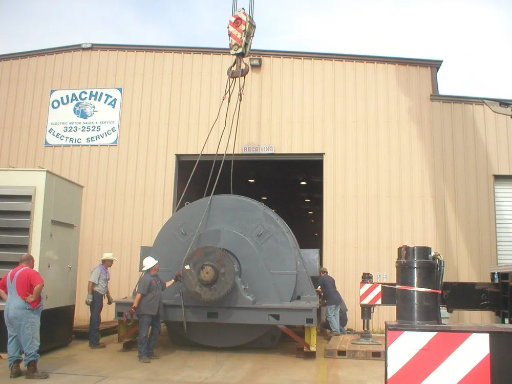 Expert electrician providing emergency electrical service in , 