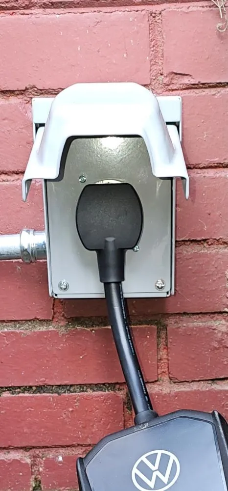 Reliable electrician providing circuit breaker repair in San Fernando Valley, CA - P Max Electric