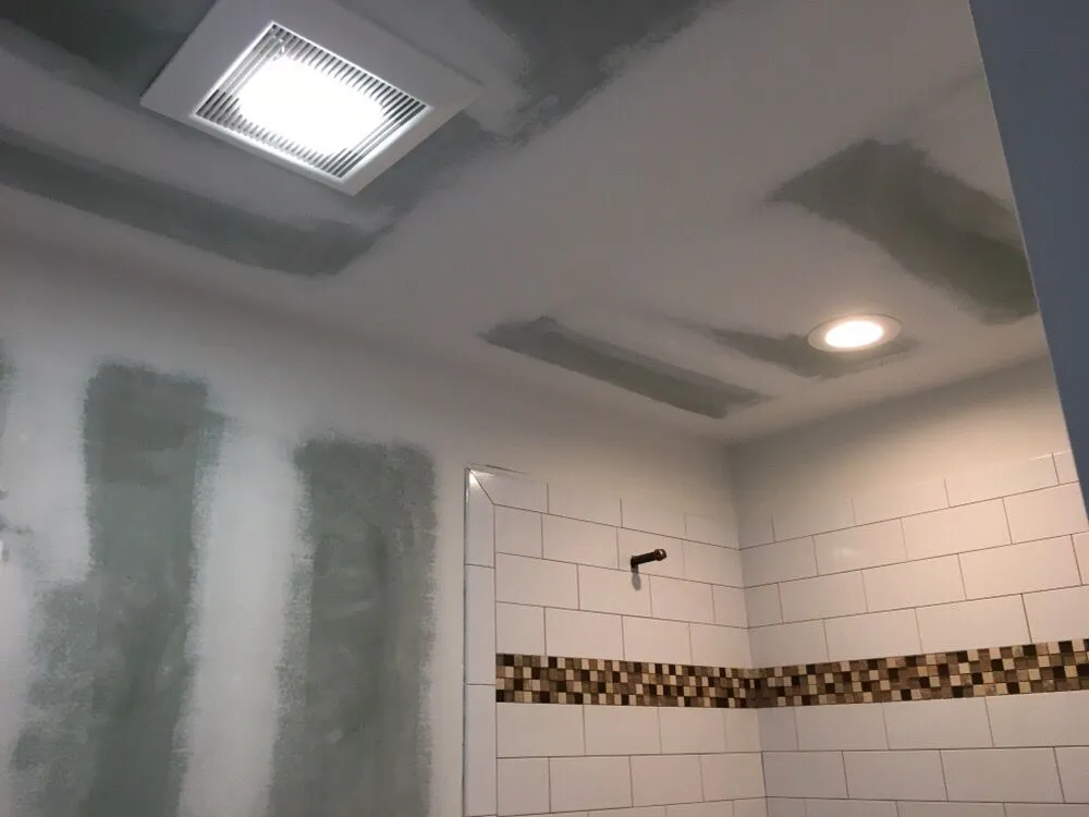 Emergency electrician providing outlet and switch repair in , 