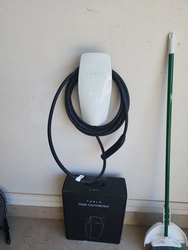 Trusted electrician providing circuit breaker repair in ,