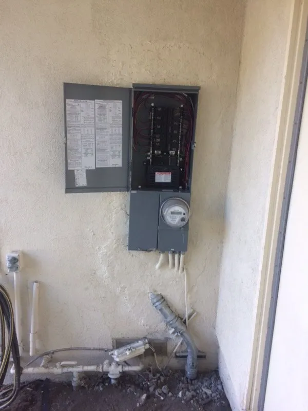 Affordable electrician providing electrical repair in , 