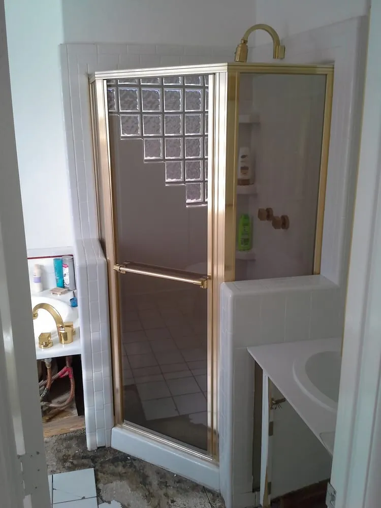 Certified electrician providing emergency electrical service in ,