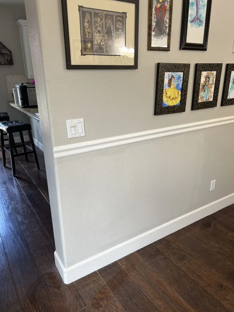 Certified electrician providing circuit breaker repair in , 