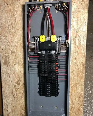 Paramount Certified Electrician Logo