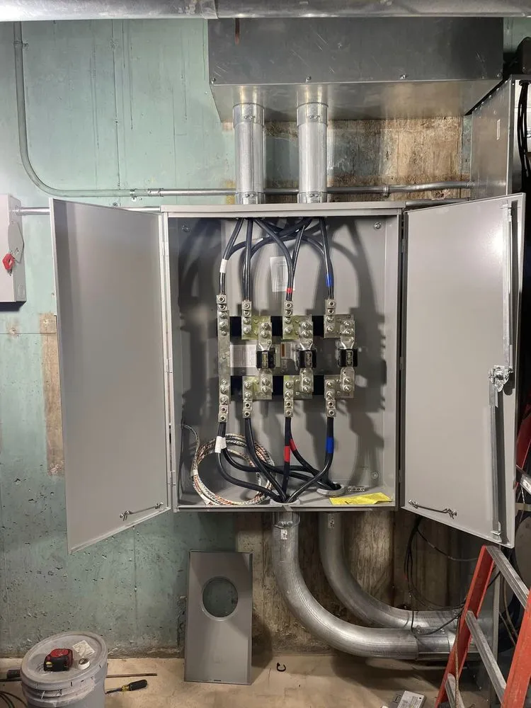 Certified electrical repair experts serving St. Louis, MO - Paramount Companies