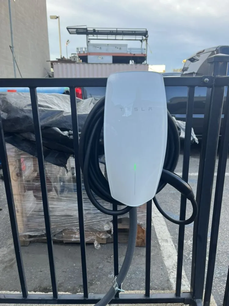 Emergency electrical service for homes in lighting installation,  by 