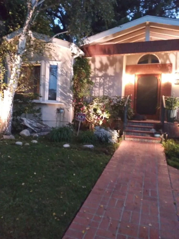 Slide of Paredes Electric