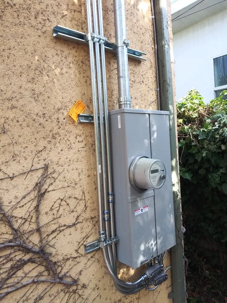 Slide of Paredes Electric