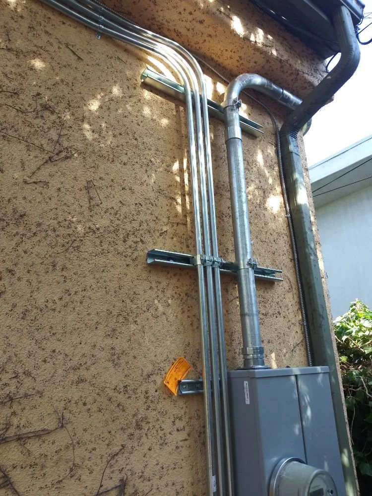 Slide of Paredes Electric