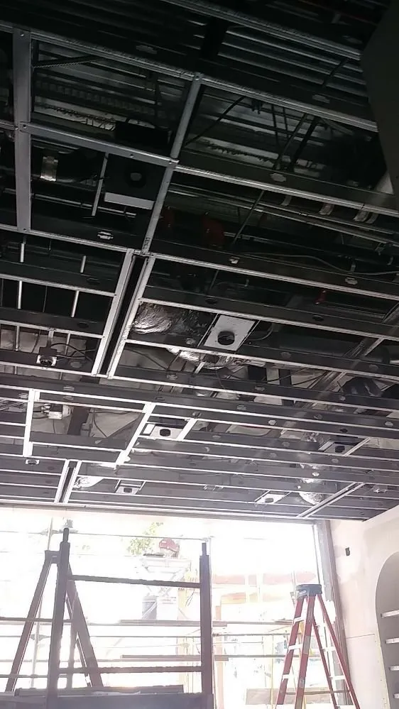 Slide of Paredes Electric