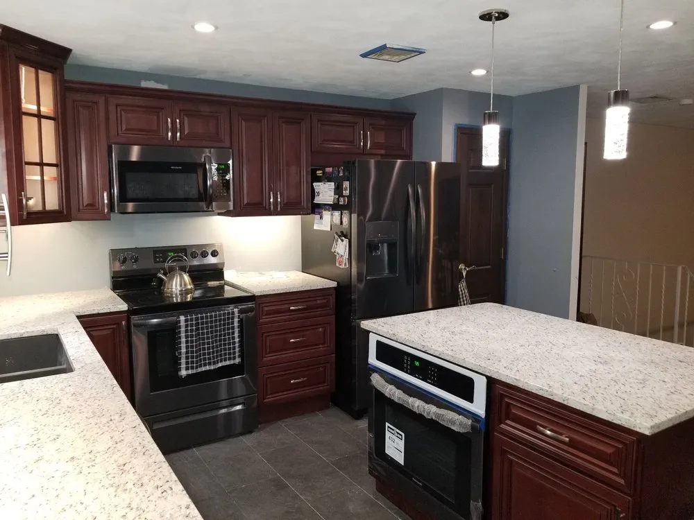 Trusted electrician providing emergency electrical service in , 