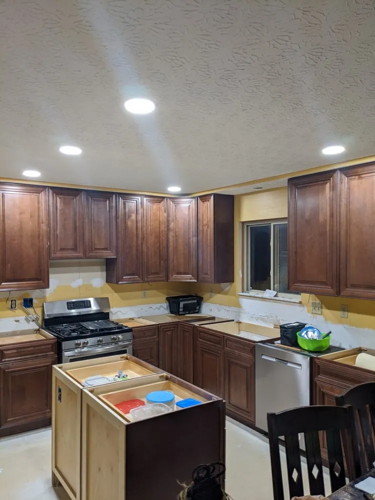 Certified electrician providing emergency electrical service in ,