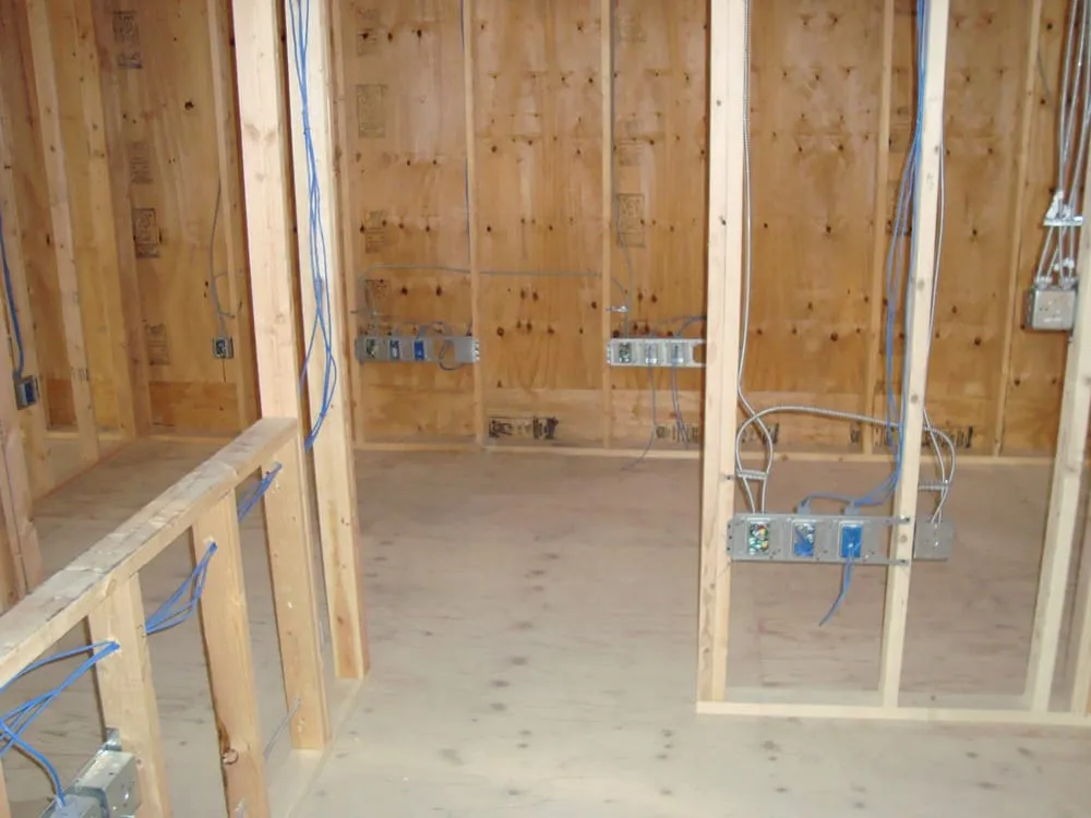 Professional electrician providing electrical repair in Glen Mills, PA - Parra Electric, Inc