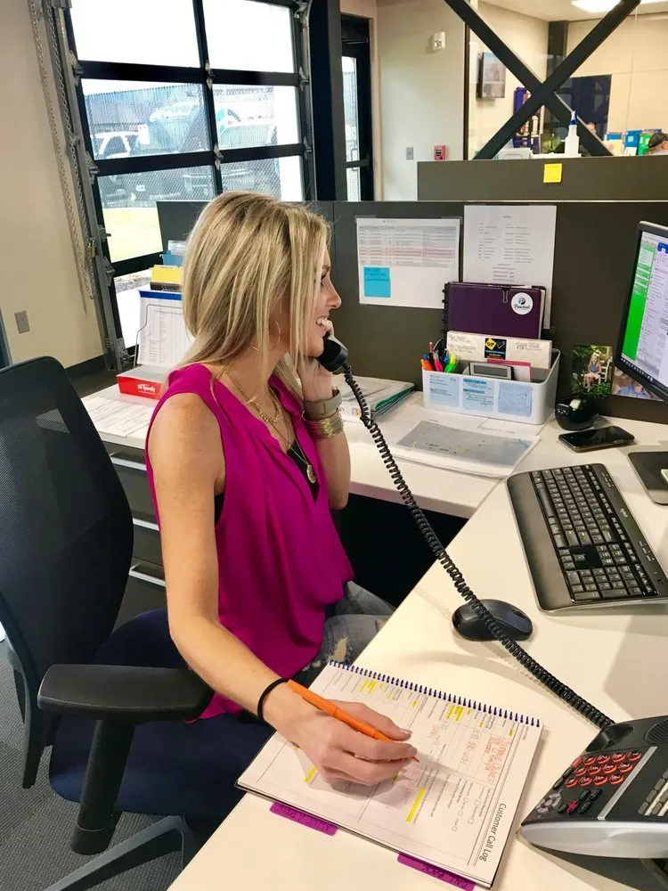 Emergency electrician providing outlet and switch repair in , 