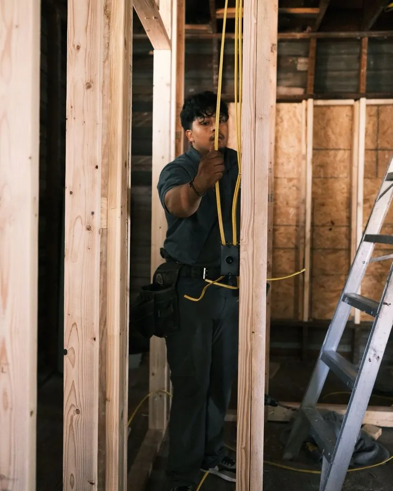 Licensed electrical service for homes in wiring installation, by