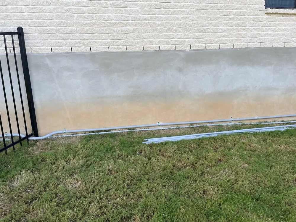 Licensed electrician providing electrical repair in , 