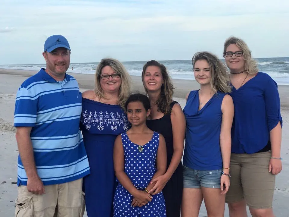 Expert electrician providing wiring installation in , 