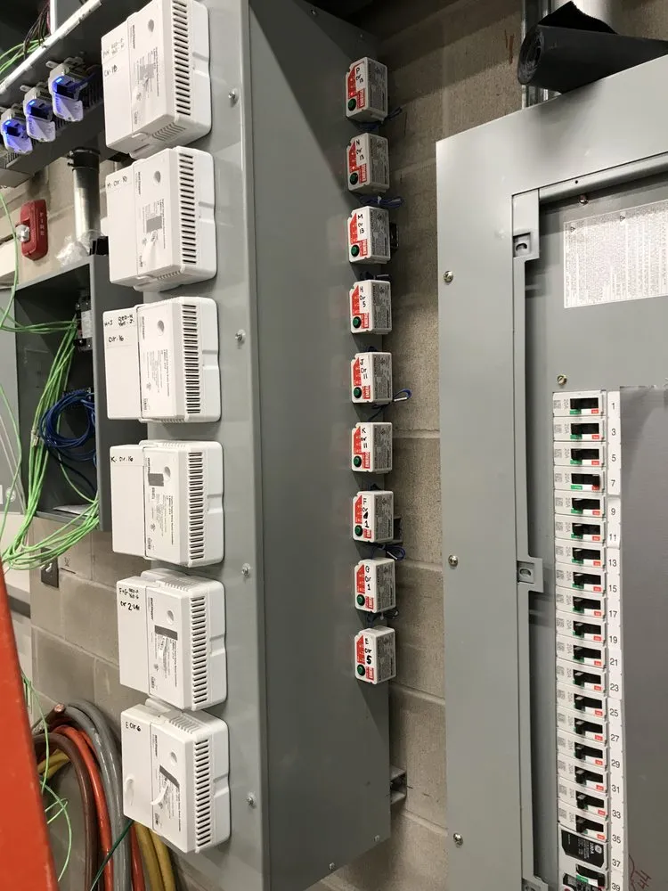 Slide of Pawel Everly Electric